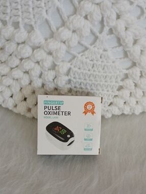 White Fingertip Pulse Oximeter - Accurate SpO2 & Pulse Readings